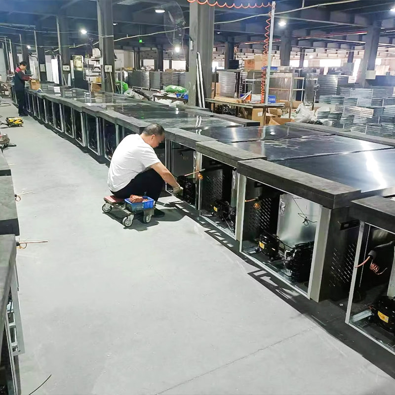 Fladkølende 1,8m luftkølet køkkenskab Fladkølende 1,8m luftkølet køkkenskab